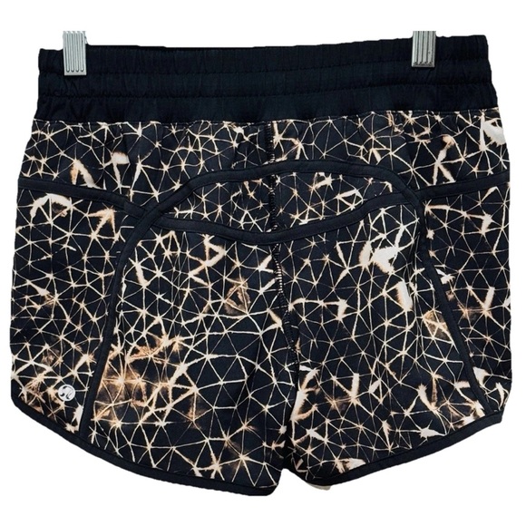 Lululemon Star Crushed Black shorts lined athletic Size 6 Inseam 4 EUC - Picture 4 of 8